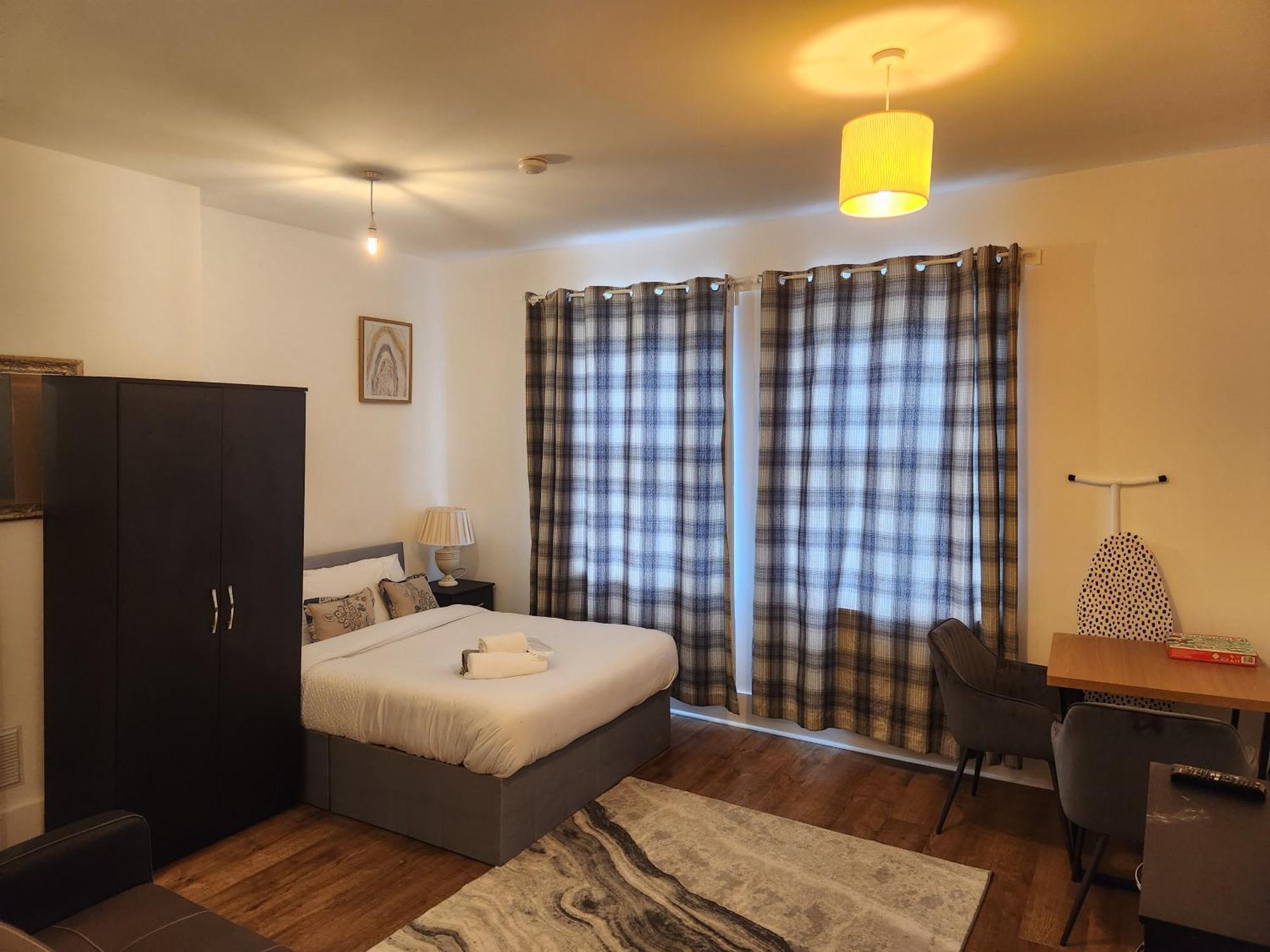Immaculate 1-Bedroom In Greenhithe ภายนอก รูปภาพ